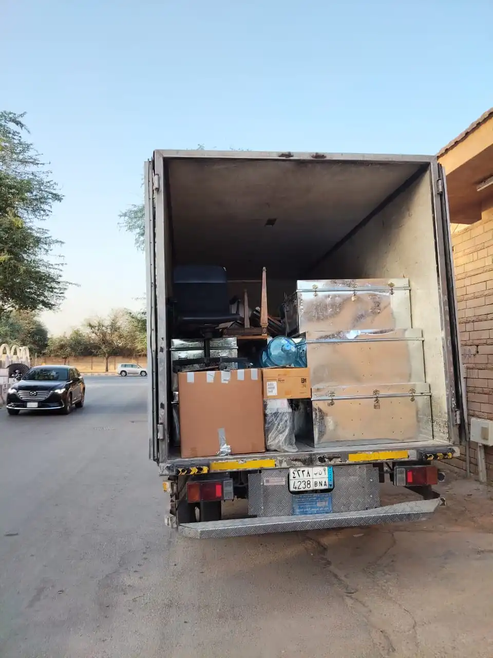 شركة الإخلاص لنقل العفش بالرياض - نقل أثاث احترافي وآمن